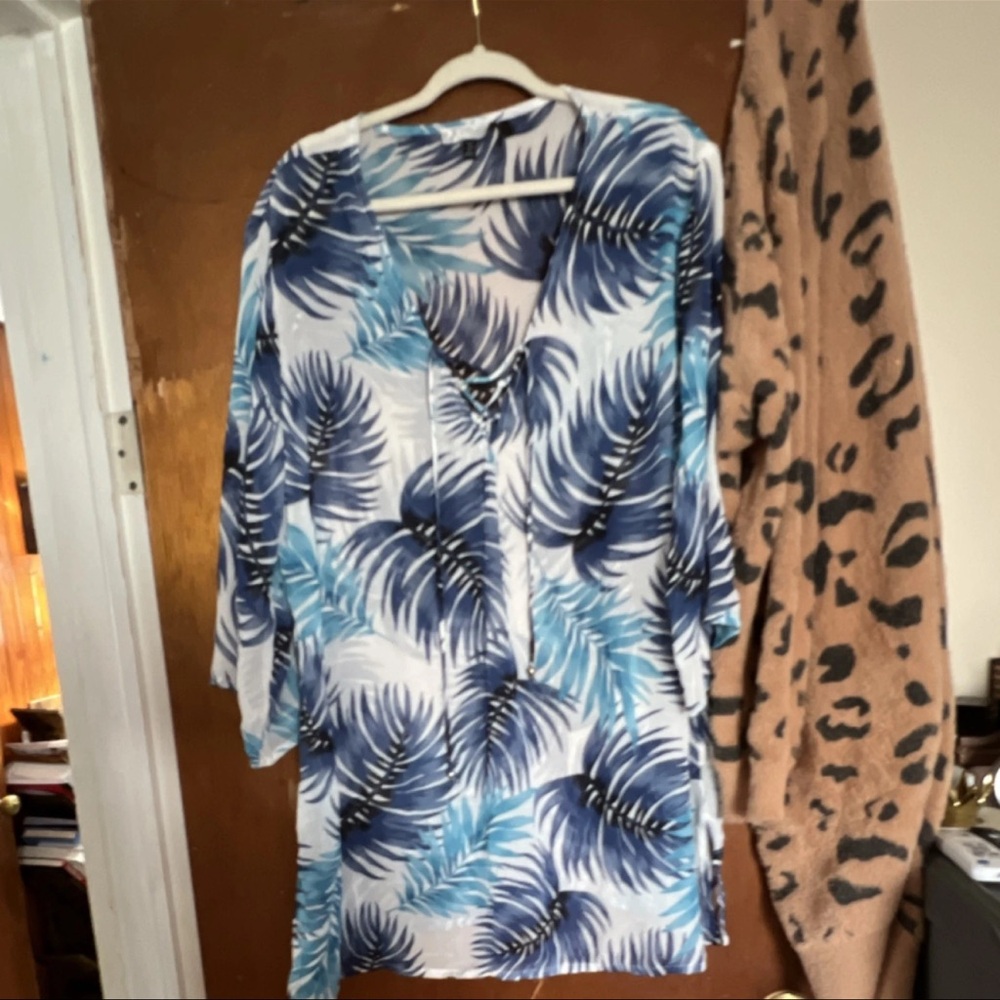 Elegant Blue and White Leaf Print Dress
